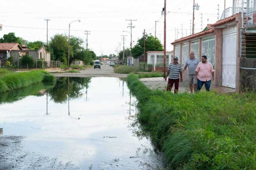 Exhortan a Hidrolago a dar respuesta por colapso red de aguas servidas en Lagunillas