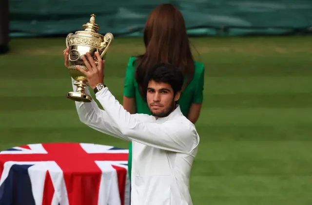 Español Alcaraz venció a Djokovic y se coronó campeón de Wimbledon