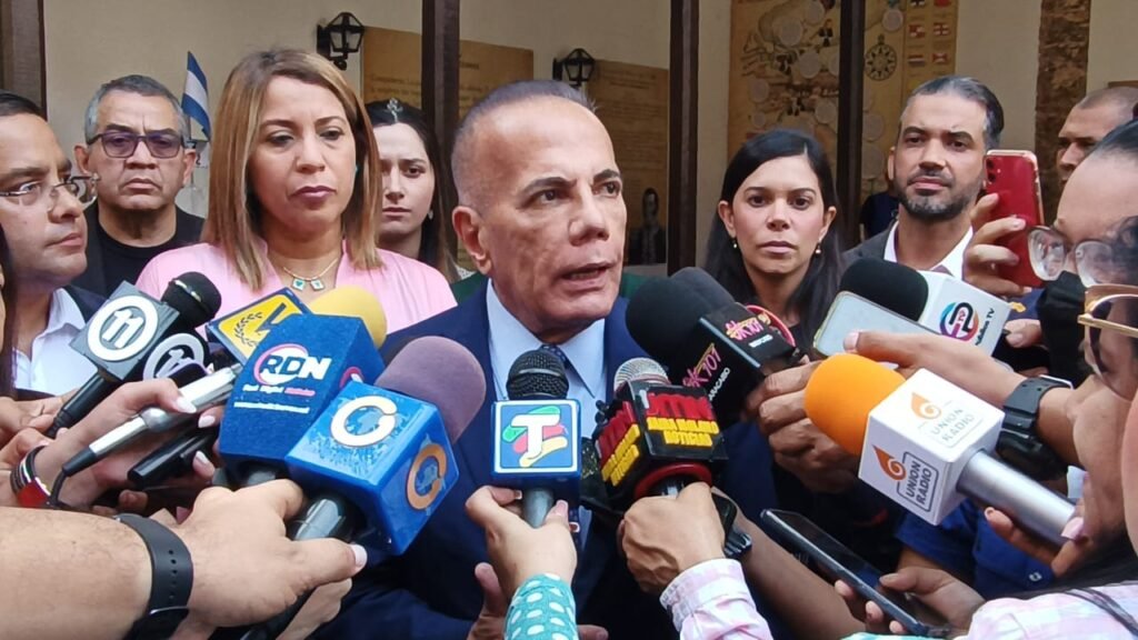 Rosales: "Estamos en observación permanente de lo que ocurre en el Lago por la presencia del verdín"