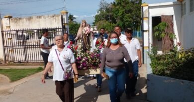 Virgen del Carmen visitó las instalaciones de la Alcaldía del municipio Simón Bolívar