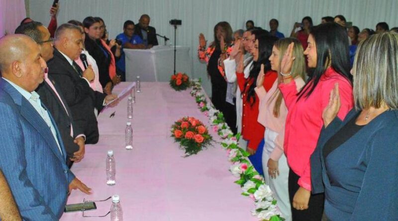 Alcalde de Lagunillas y la primera dama juramentan  directiva del Instituto Municipal de la Mujer