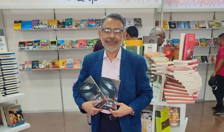 Edinson Martínez presentó su novela "Piratas de Plenilunio" en la Feria del Libro de Venezuela