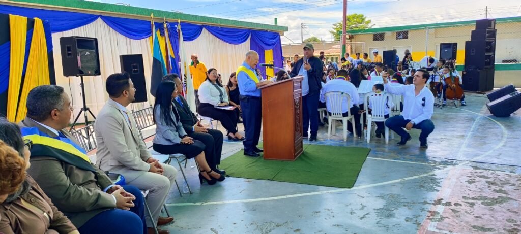 Con Sesión y entrega de reconocimientos celebraron 34 años del municipio valmorense