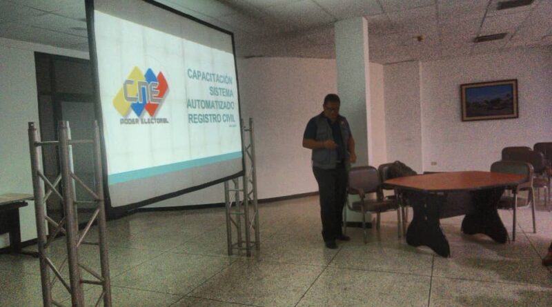 CNE dictó taller a Registradores Civiles de Lagunillas sobre la automatización del sistema