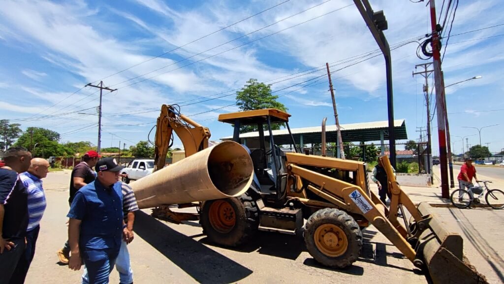 Alcaldía sustituye 24 metros de tubería de 36'' en la Av. Intercomunal con carretera "J" 