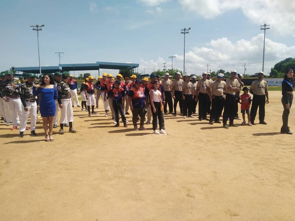 Inauguran torneo de softbol "Entre Gaiteros" en el estadio David Romero de Cabimas