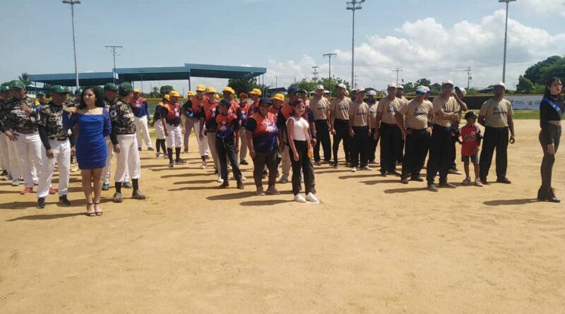 Inauguran torneo de softbol "Entre Gaiteros" en el estadio David Romero de Cabimas