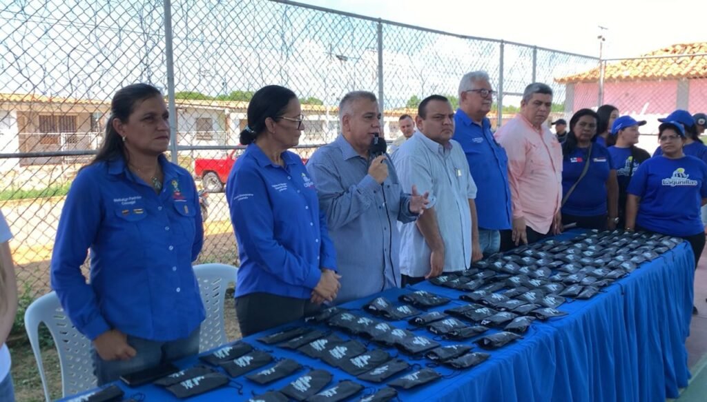 Alcalde José Mosquera hizo entrega de 200 lentes en la parroquia El Danto 