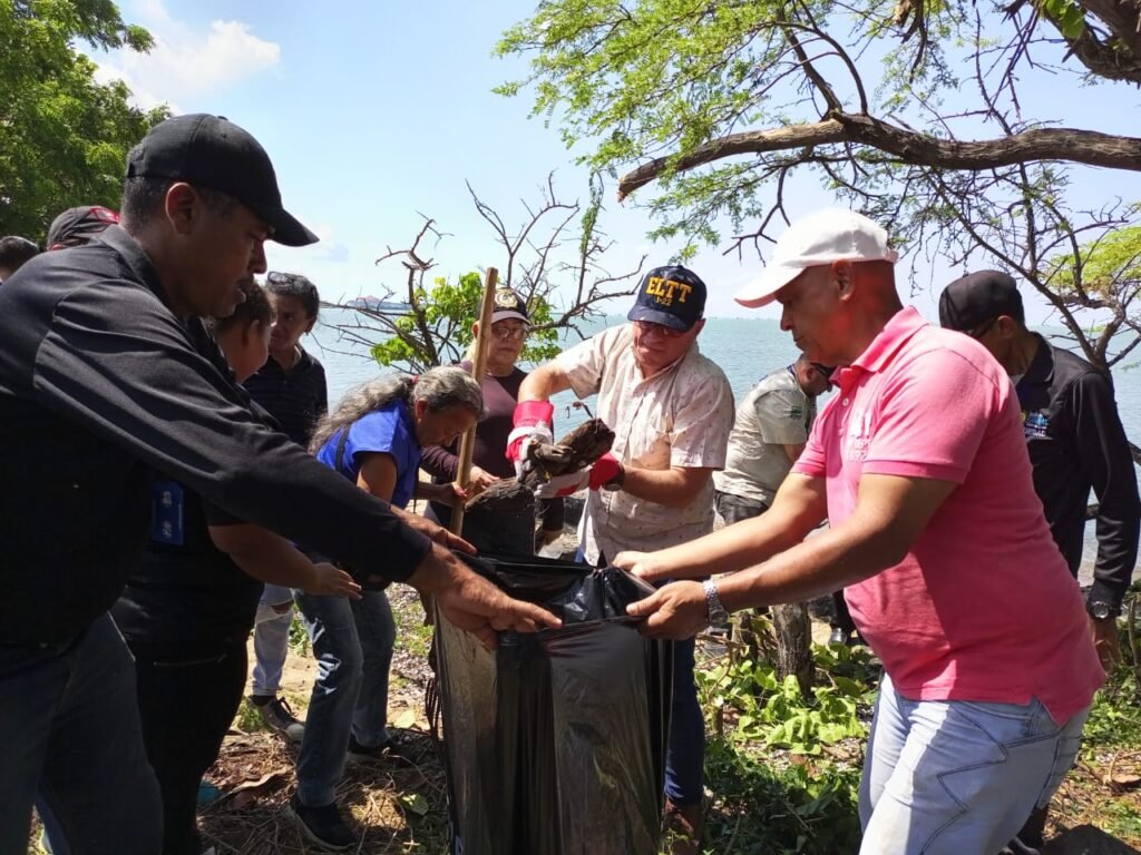 En Cabimas siguen jornadas de saneamiento de las Costas del Boulevard