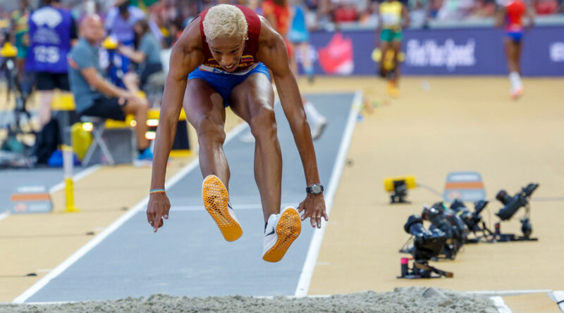 Yulimar Rojas con sufrimiento y emoción ganó medalla de oro en Budapest 2023