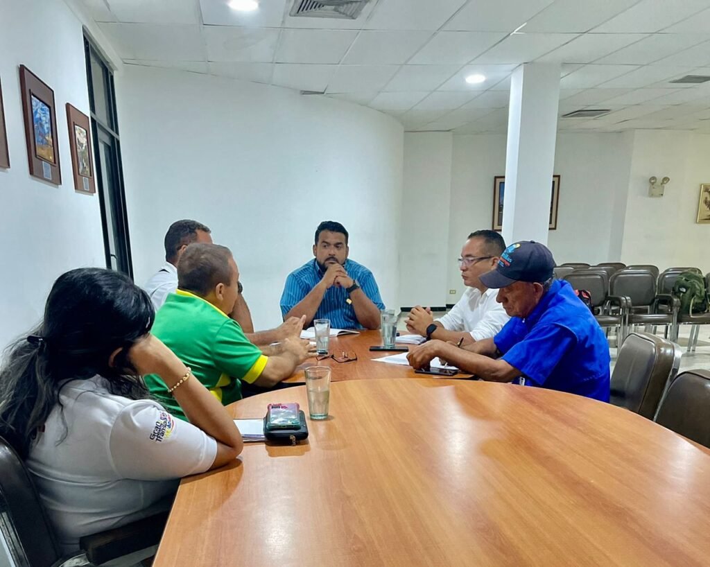 Concejal Javier Africano sostuvo reunión con transportistas para abordar el tema del pasaje