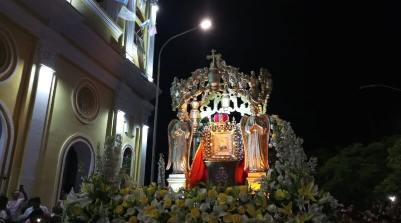 La Virgen del Rosario bajó de los altares para reencontrarse con sus feligreses