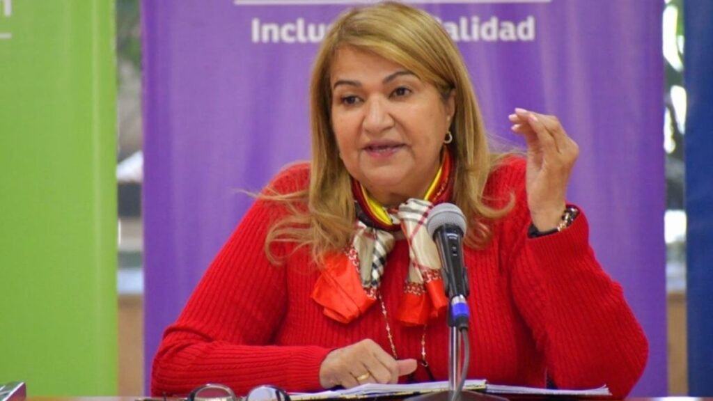 Ministra de Educación descarta aumento salarial de manera inmediata para docentes