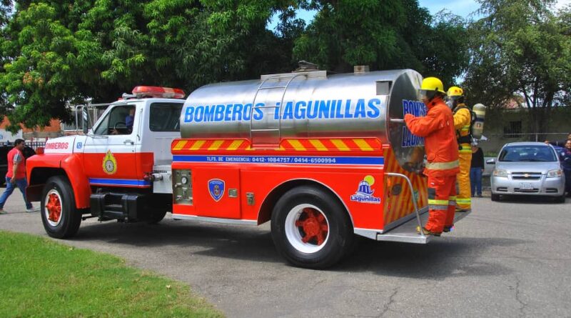 Entregan camión apagafuego en acto de ascensos de 81 Bomberos en Lagunillas