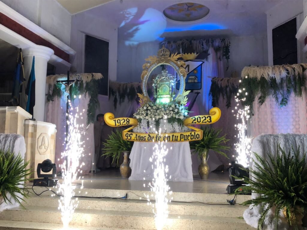 Alcalde José Mosquera asistió a la bajada de la Virgen del Rosario del Paraute