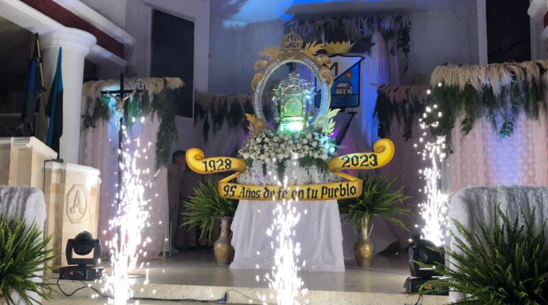 Alcalde José Mosquera asistió a la bajada de la Virgen del Rosario del Paraute