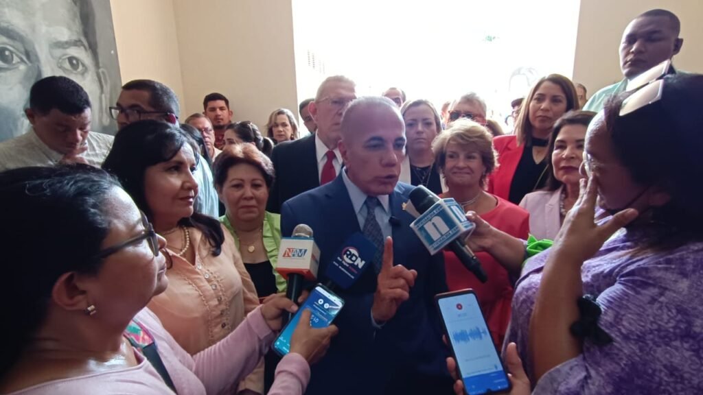 Rosales: "Respaldamos las primarias y todas las soluciones para Venezuela"