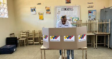 Alcalde Alenis Guerrero votó en el referémdun consultivo por El Esequibo