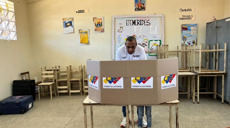 Alcalde Alenis Guerrero votó en el referémdun consultivo por El Esequibo