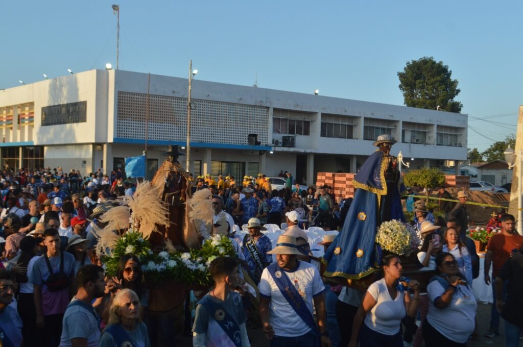 Más de seis mil devotos recorrieron calles de Santa Rita con imagen de San Benito de Palermo