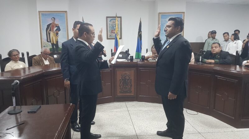 Javier Africano juramentado como presidente de la Cámara Edilicia de Lagunillas