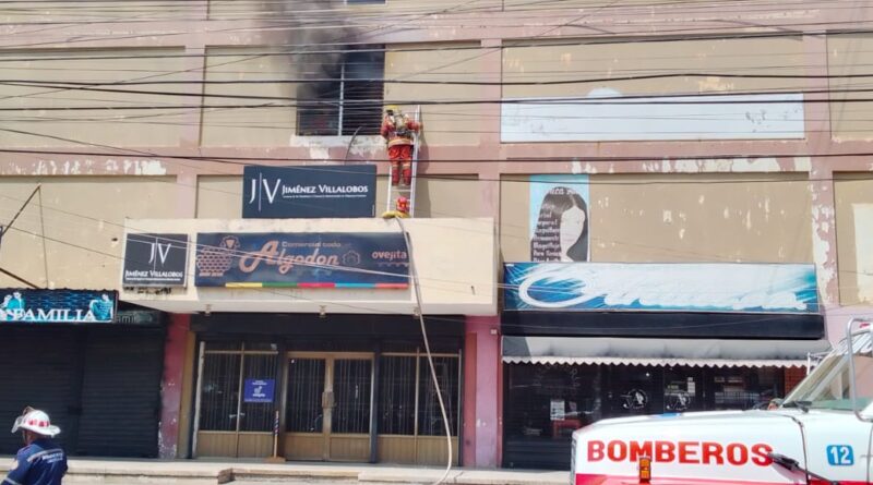 Apartamento se incendió en pleno centro de Ciudad Ojeda. Presumen falla eléctrica