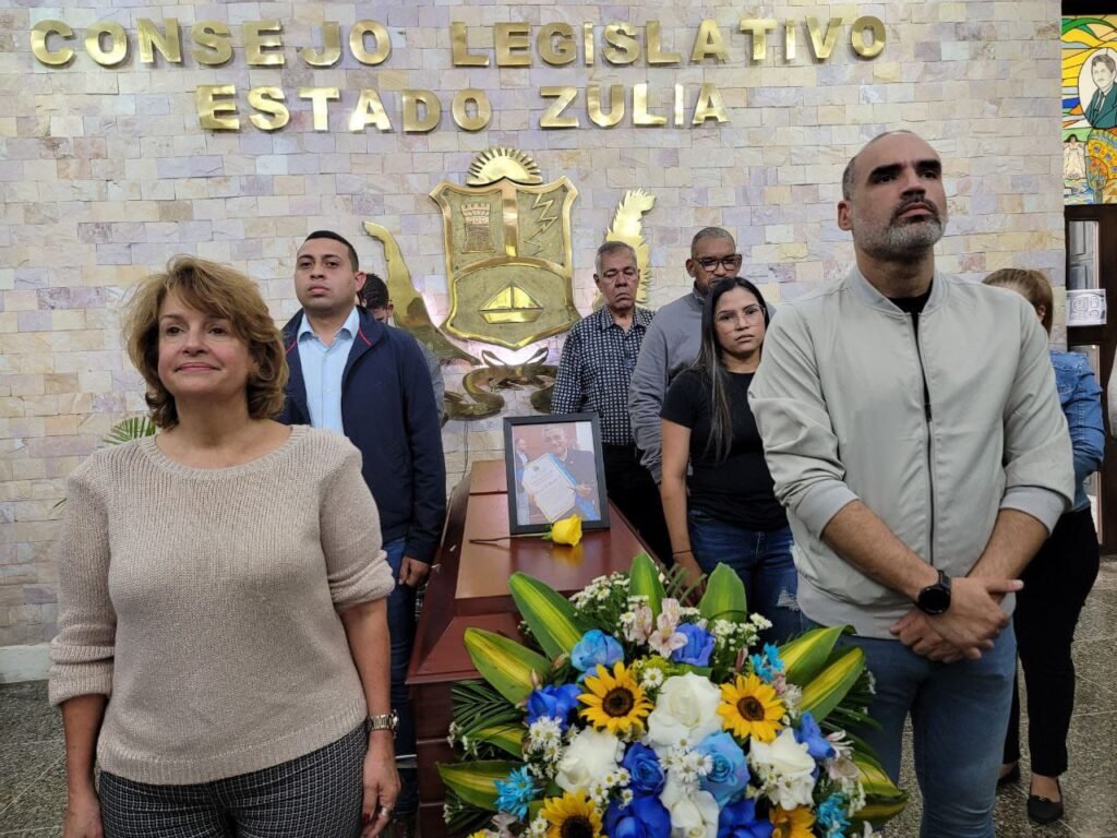 Clezulia entregó botón al Mérito Ciudadano post mortem al periodista Alberto González