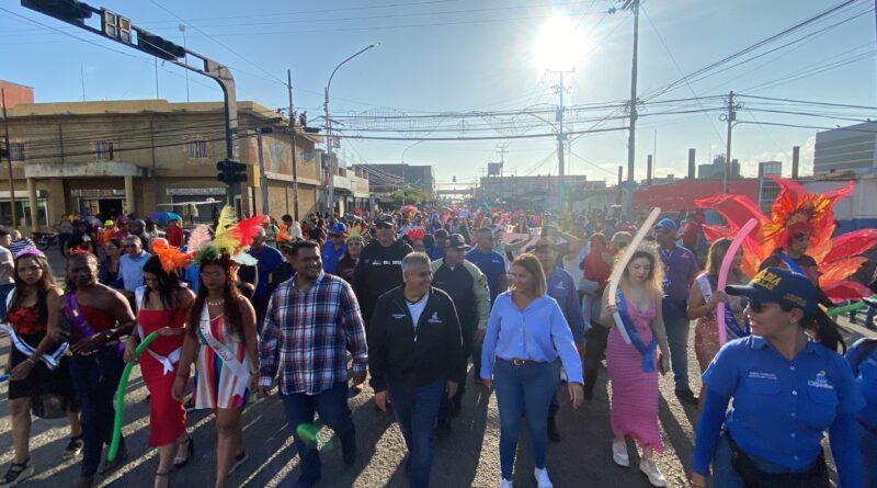 Celebran con gran colorido el desfile de Carnaval 2024 en Lagunillas