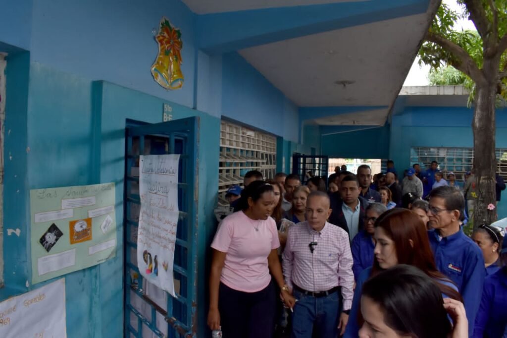 Gobernador profundiza Plan Manos a la Escuela y Plan de Respuesta Inmediata en escuelas y comunidades del Zulia