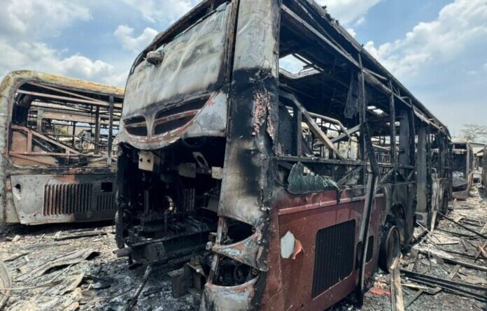 Ministro de Transporte denunció que el incendio en TransAragua fue planificado. 120 buses calcinados