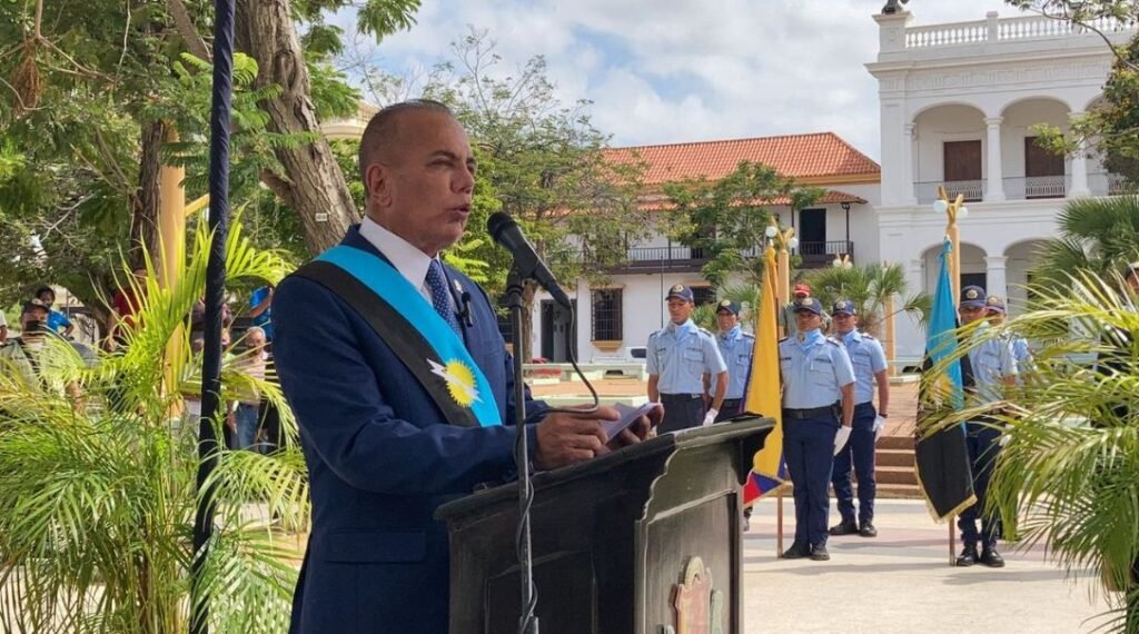 Rosales inscribió su candidatura a la presidencia "en el último minuto". UNT y Fuerza vecinal lo respaldan