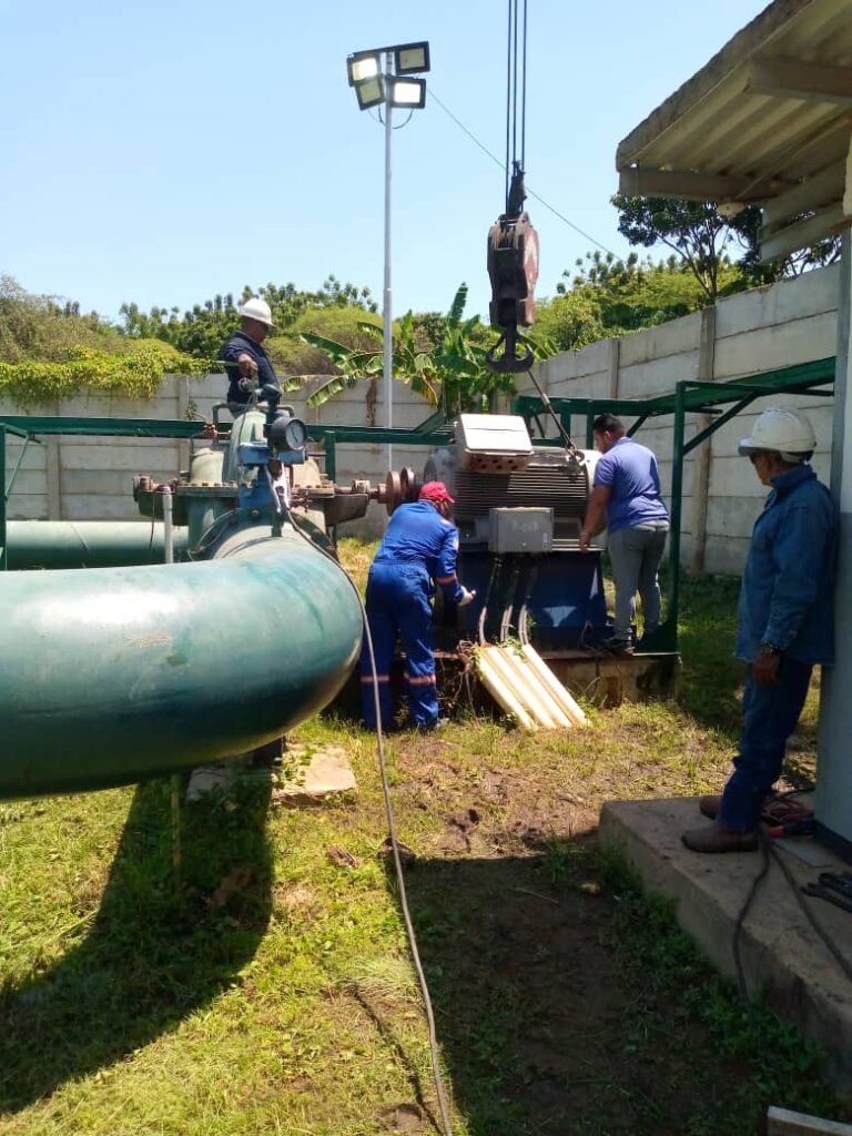 Alcaldía de Miranda e Hidrolago sustituyen motor en Estación de Bombeo del sector Punta de Palmas