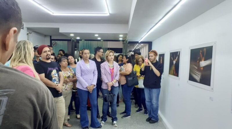 Escuela “Julio Vengoechea” inaugura exposición fotográfica “Omitiendo el Ser” en el Centro de Arte "Lía Bermúdez"