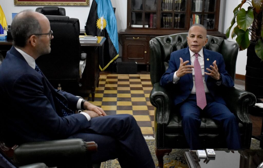Gobernador Rosales sostuvo encuentro con Embajador y Cónsules de Suiza en Venezuela
