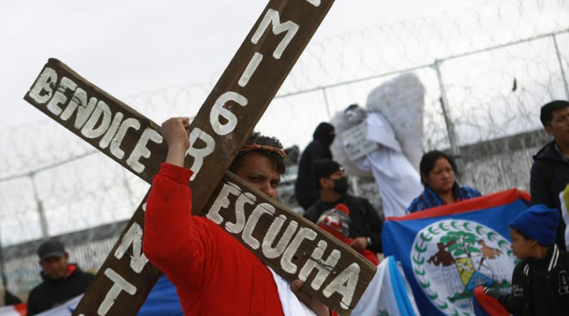 Organizaron en Texas un viacrucis como medida de protesta por violaciones migratorias en la frontera