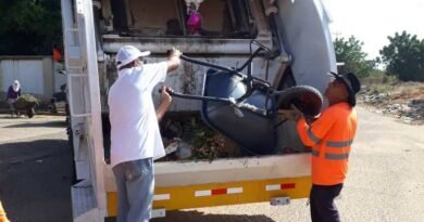 Servicio de Aseo Urbano se desplegó en el sector Barrancas del municipio Santa Santa Rita