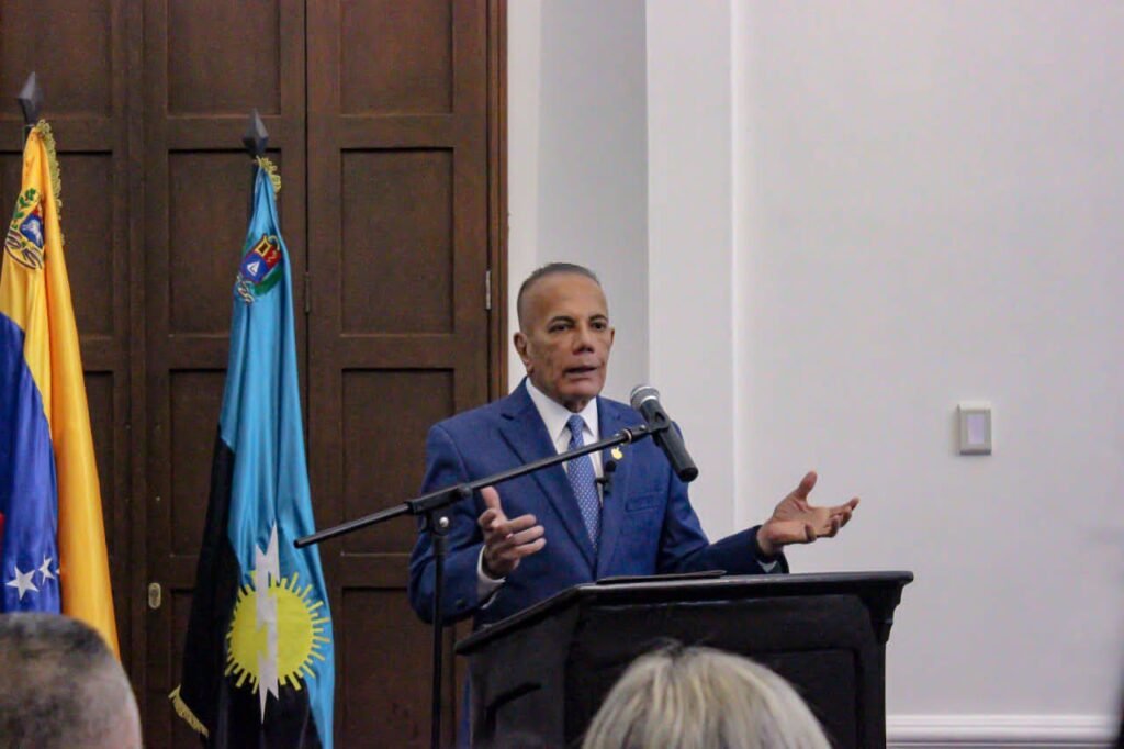 Rosales renuncia a su candidatura por el bienestar de la nación y la fortaleza de la Unidad que siempre promovió