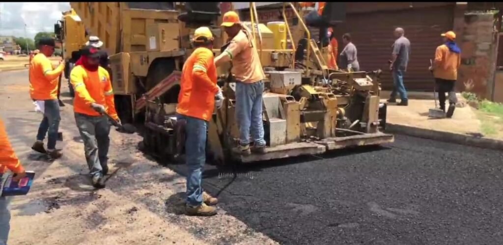 Colocan 8 mil toneladas de asfalto  en corredor vial Hugo Chávez en Maracaibo