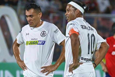 Liga Monumental anunció la incorporación del brasileño Ronaldinho Gaúcho