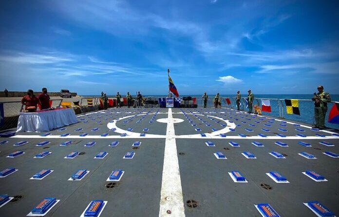 Francia interceptó barco venezolano con 2 mil 400 kilos de droga cerca de Martinica