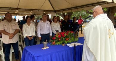 Con una misa en el Cementerio Municipal de Lagunillas recuerdan a las madres en su día