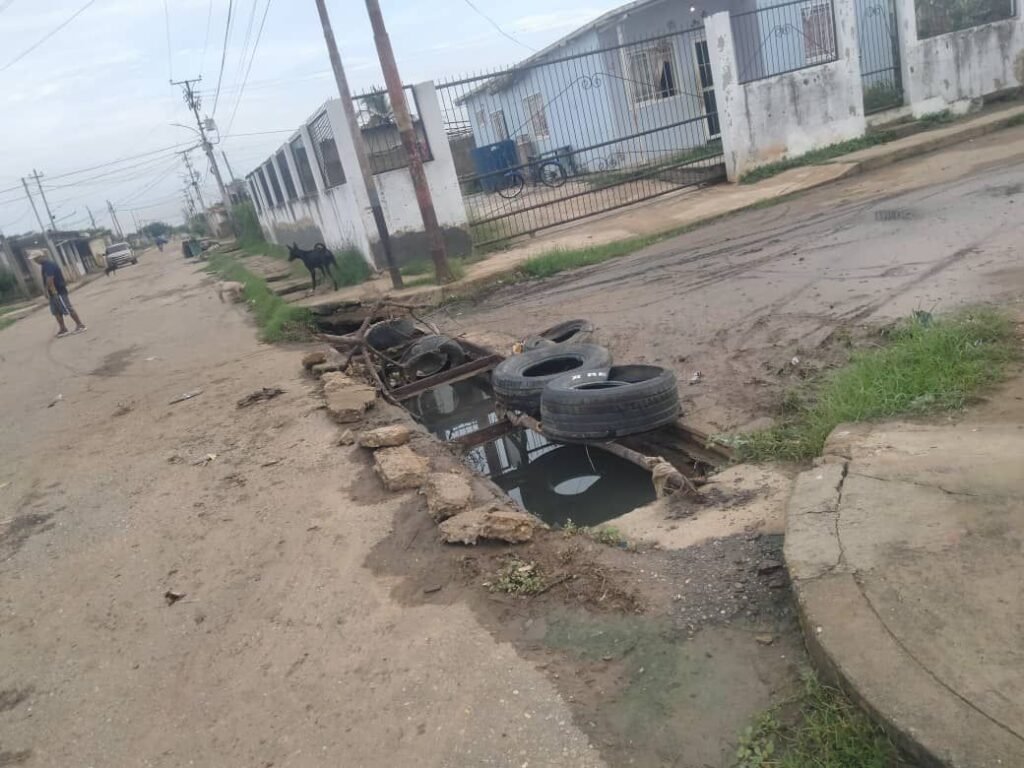 Retiro de 8 rejillas causó grave problemática al sector José Félix Ribas III en Lagunillas