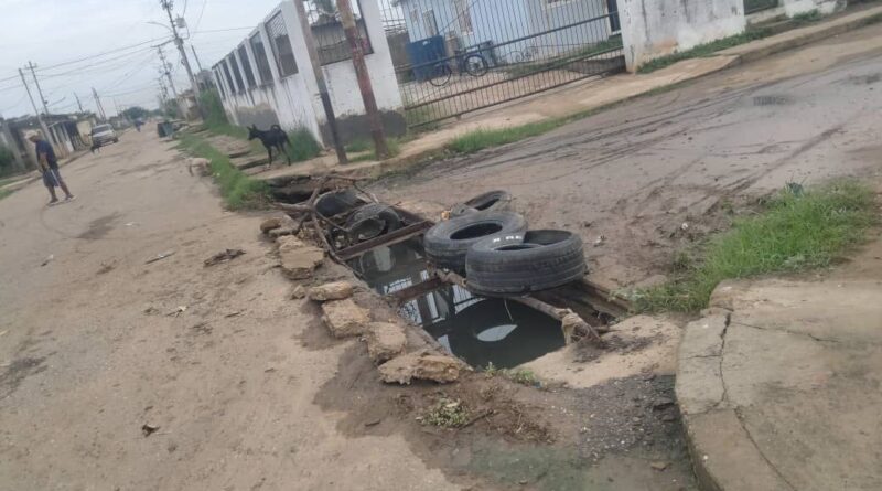 Retiro de 8 rejillas causó grave problemática al sector José Félix Ribas III en Lagunillas