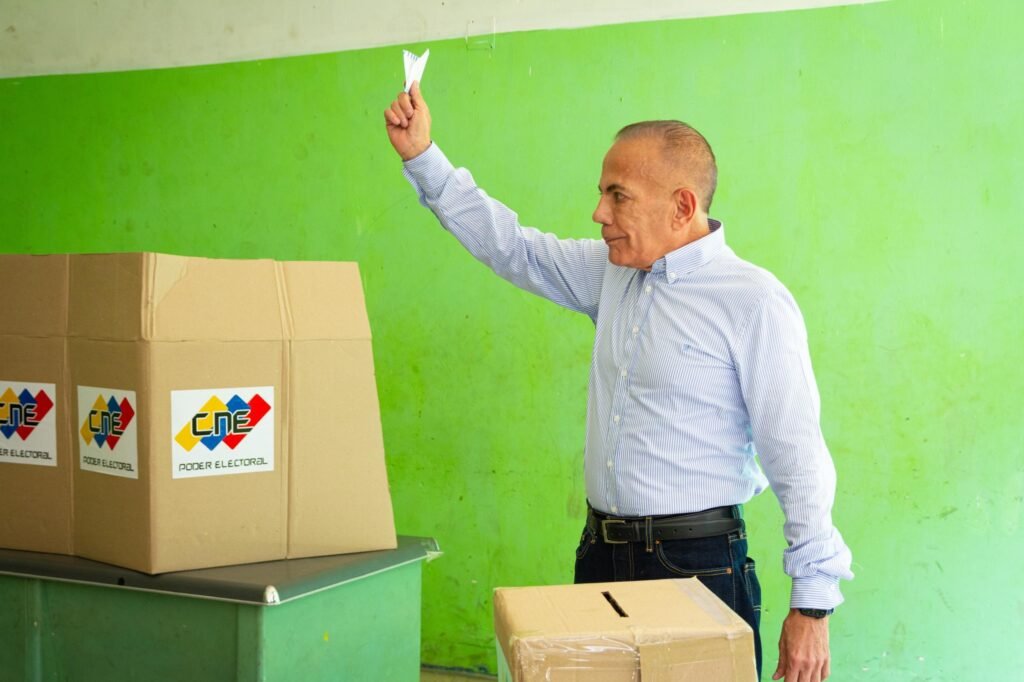 Gobernador Manuel Rosales: "voto por una Venezuela feliz, de futuro y progreso"