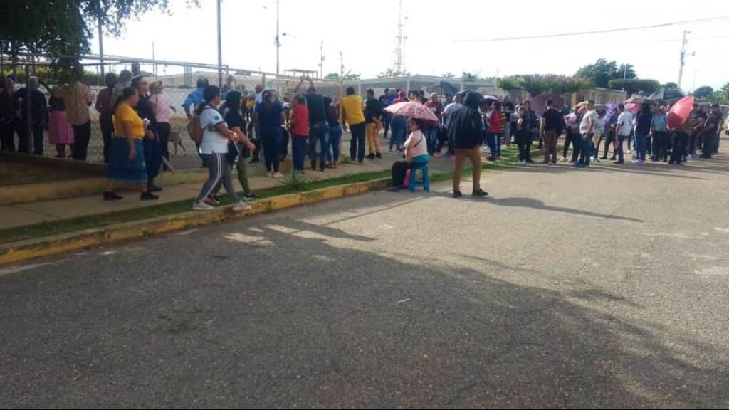 Normalidad en inicio de las elecciones presidenciales en el municipio Lagunillas