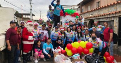 Pequeñas Sonrisas iluminan la Navidad con más de 2500 juguetes y almuerzos en Lagunillas