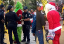 Santa Claus y el Grinch se fueron a los golpes en una plaza de México por las propinas