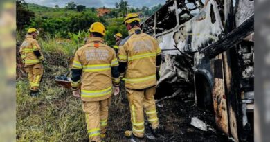 ¡TRIPLE CHOQUE CON INCENDIO! Suben a 41 los muertos en accidente de vehículos en Brasil