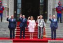 Edmundo González es recibido con honores en el Palacio de Gobierno de Lima