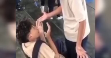 Detienen a un adolescente en Cabimas por golpear a un compañero: Quedó grabada la agresión y la captura